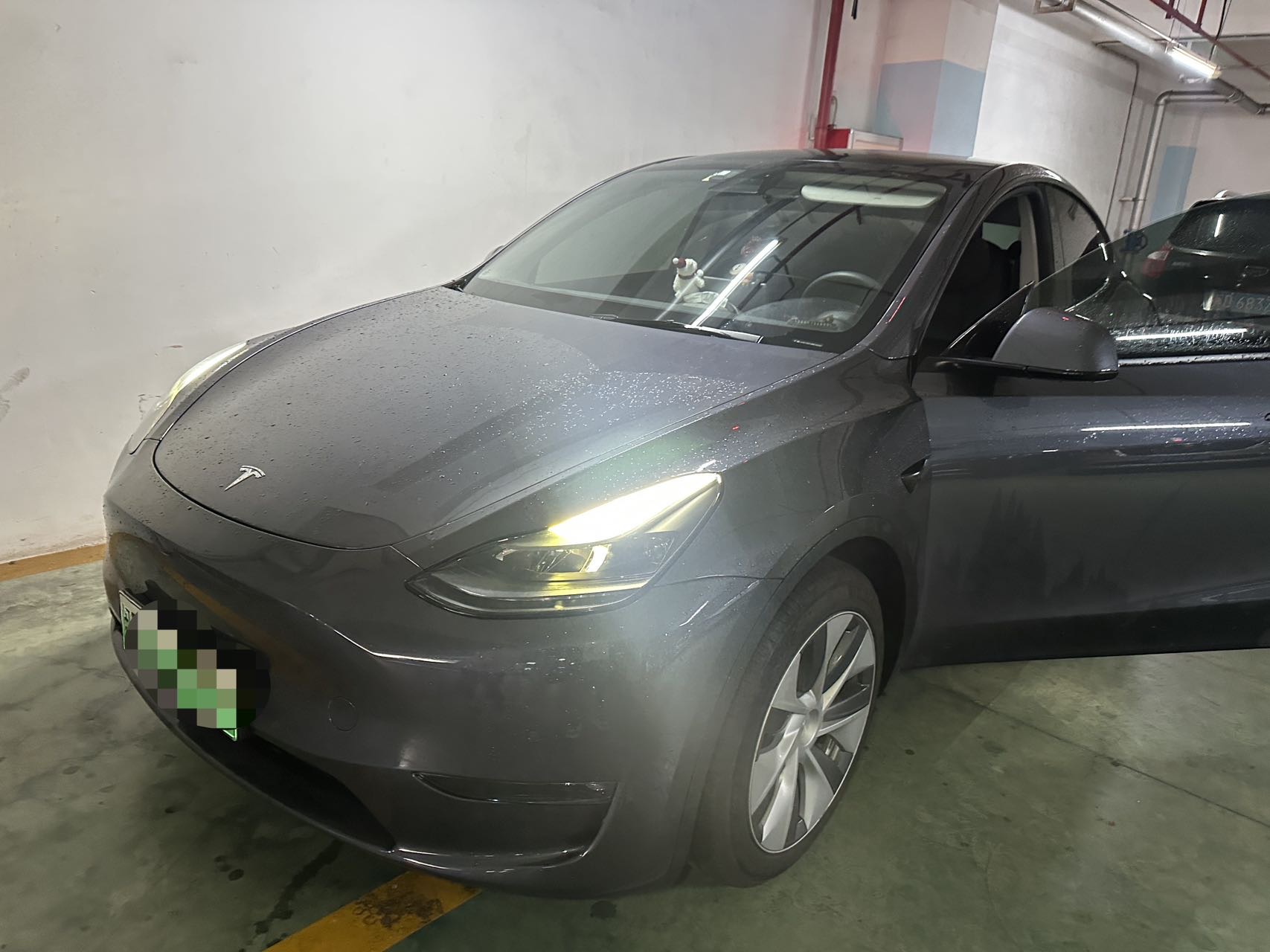 Tesla Model Y 2021 car image #2