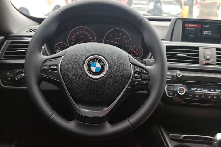 BMW 3 Series GT 2018 car image #15