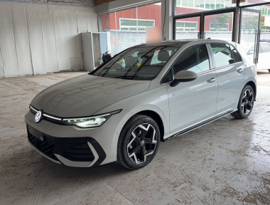 Volkswagen Golf 2026 car image 