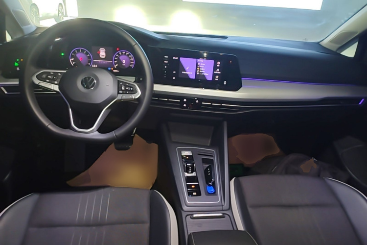 Volkswagen Golf 2022 car image #10