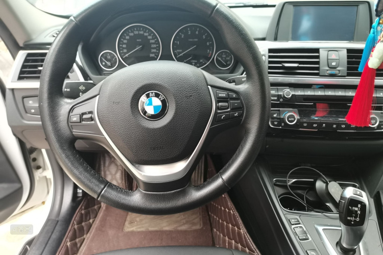 BMW 3 Series 2017 #12 BMW 3 Series 2017 car image #12
