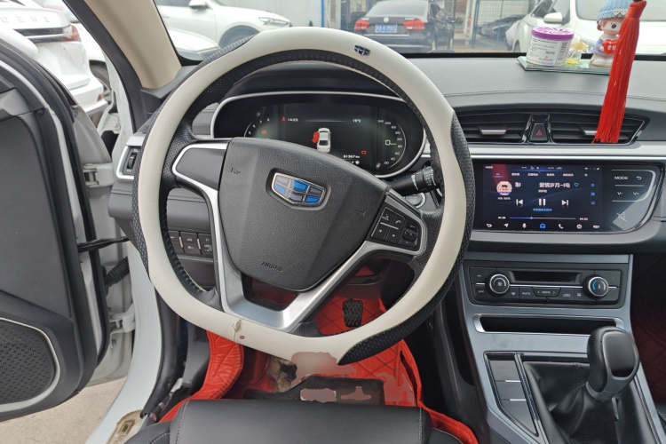 GEELY Emgrand 2019 car image #11