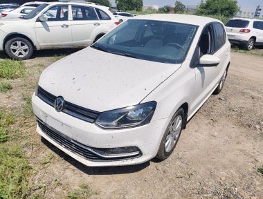 Volkswagen Polo 2015 car image 