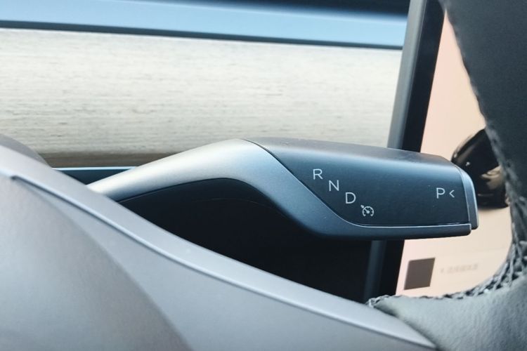 Tesla Model Y 2021 #14 Tesla Model Y 2021 car image #14