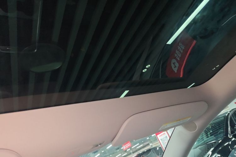 Tesla Model Y 2023 #18 Tesla Model Y 2023 car image #18