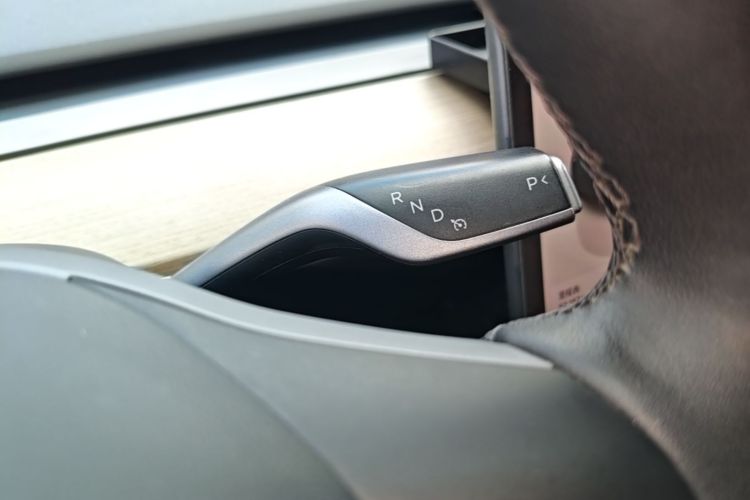 Tesla Model Y 2023 #14 Tesla Model Y 2023 immagine di auto #14