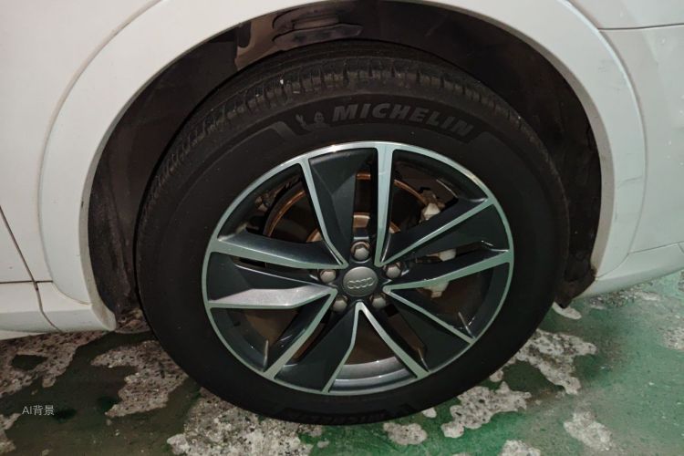 Audi Q3 2018 car image #9
