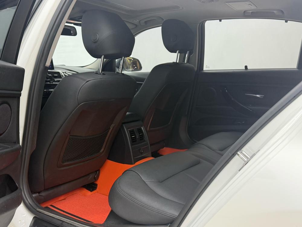 BMW 3 Series 2017 car image #19