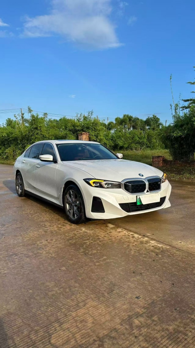 BMW i3 2025 car image 