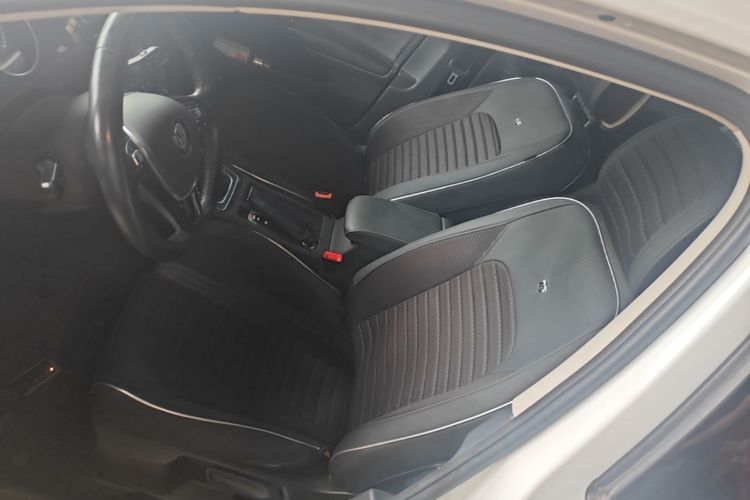 Volkswagen Golf 2020 car image #15