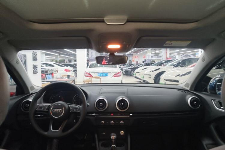 Audi A3 2019 car image #18