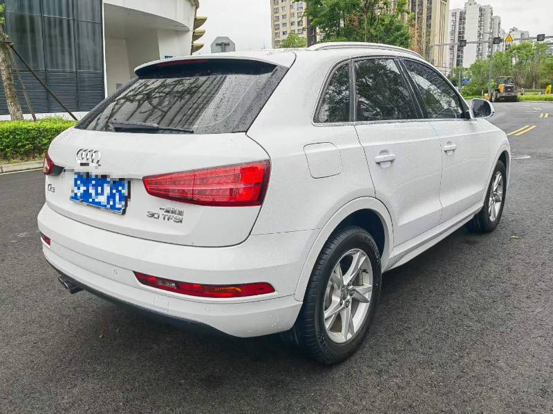 Audi Q3 2019 car image #3