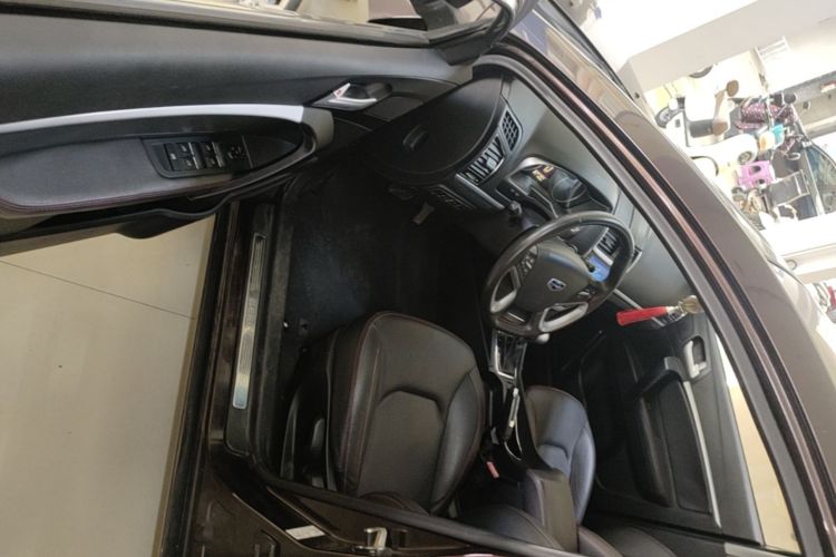GEELY Emgrand 2015 car image #16