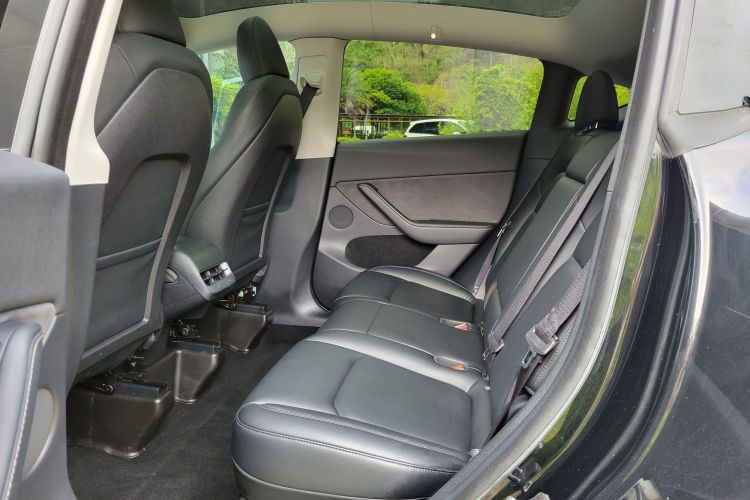 Tesla Model Y 2023 car image #15