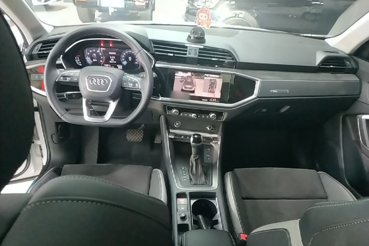 Audi Q3 2021 car image #10