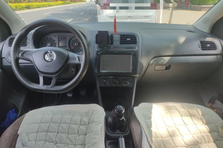 Volkswagen Polo 2017 car image #12