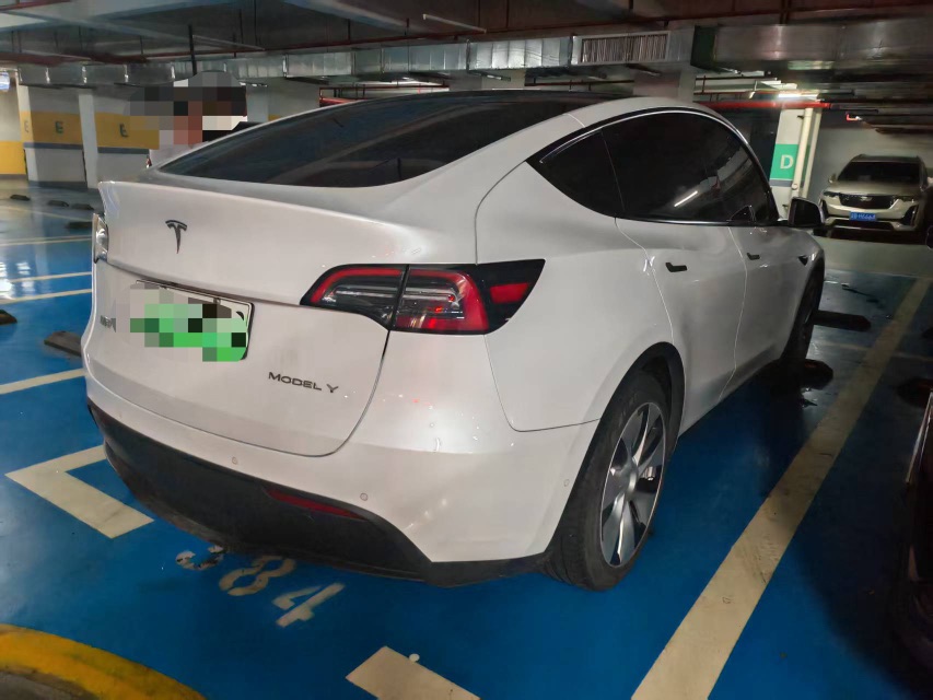 Tesla Model Y 2023 car image #6