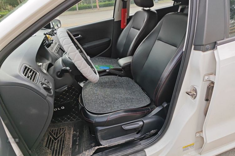 Volkswagen Polo 2016 car image #17