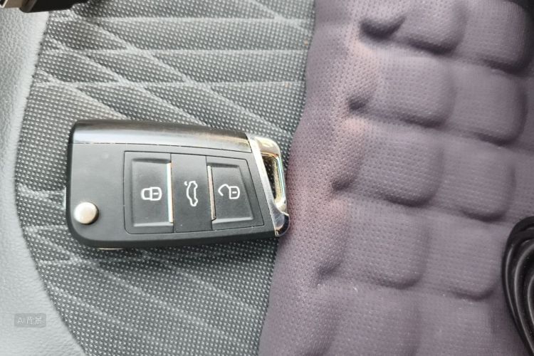 Volkswagen T-Cross 2021 car image #10