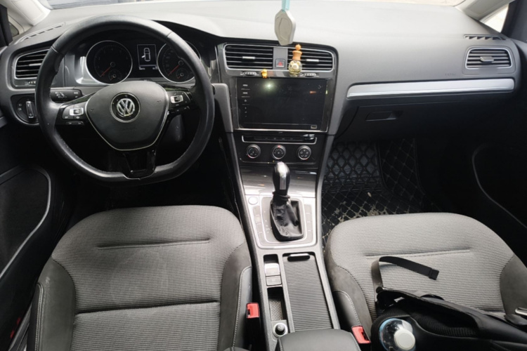 Volkswagen Golf 2020 car image #10