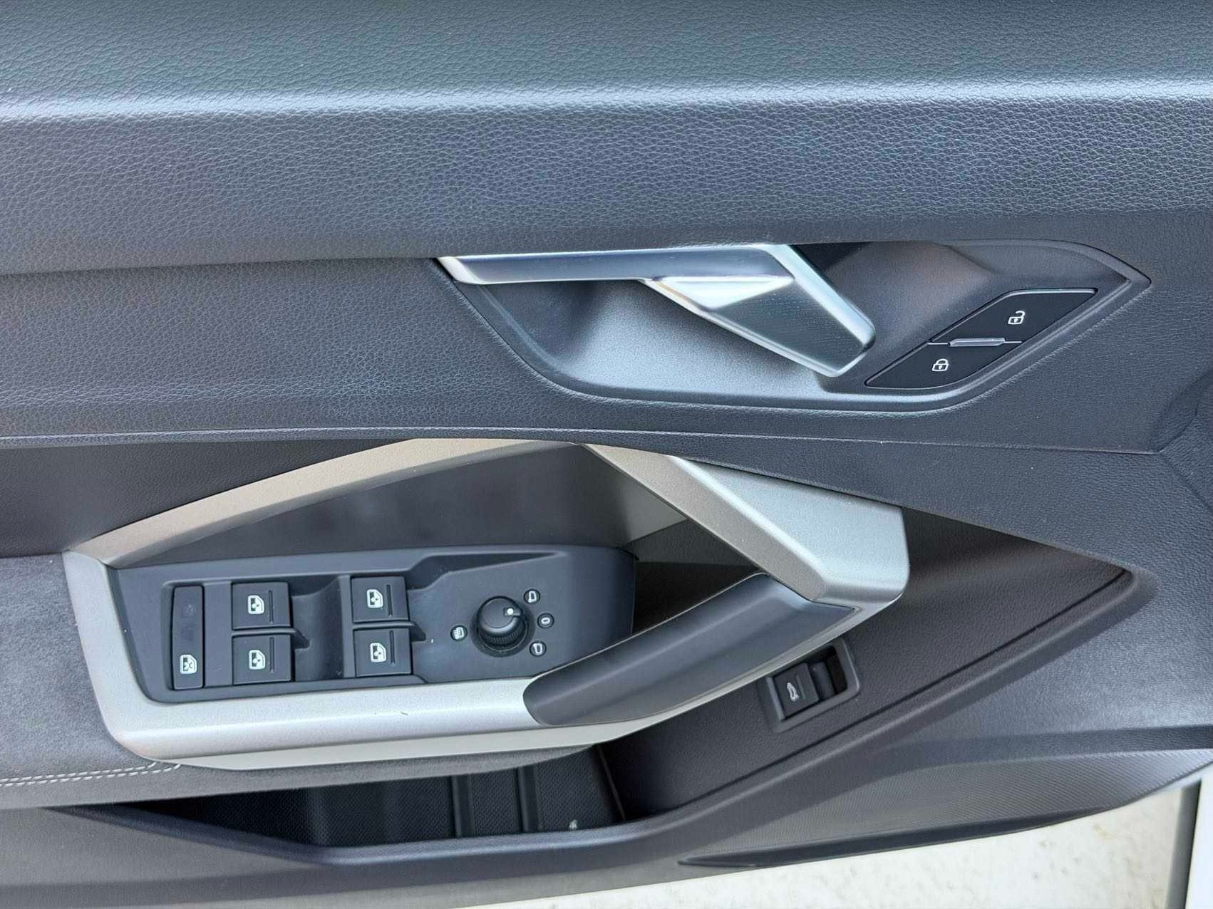 Audi Q3 2022 car image #4