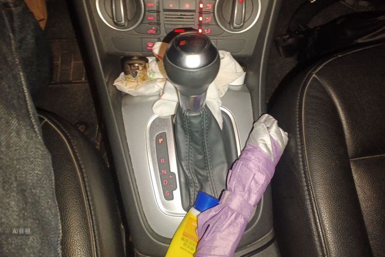 Audi Q3 2016 car image #16