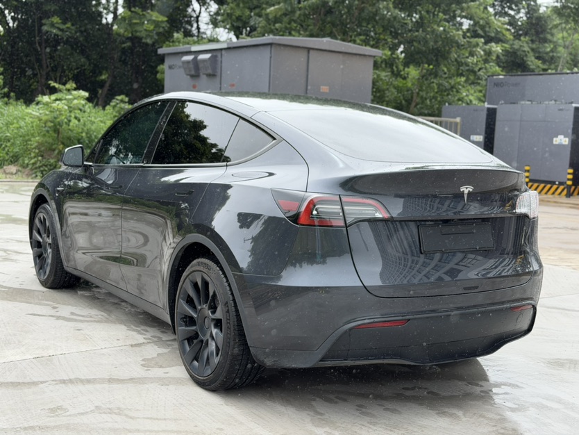 Tesla Model Y 2024 car image #7
