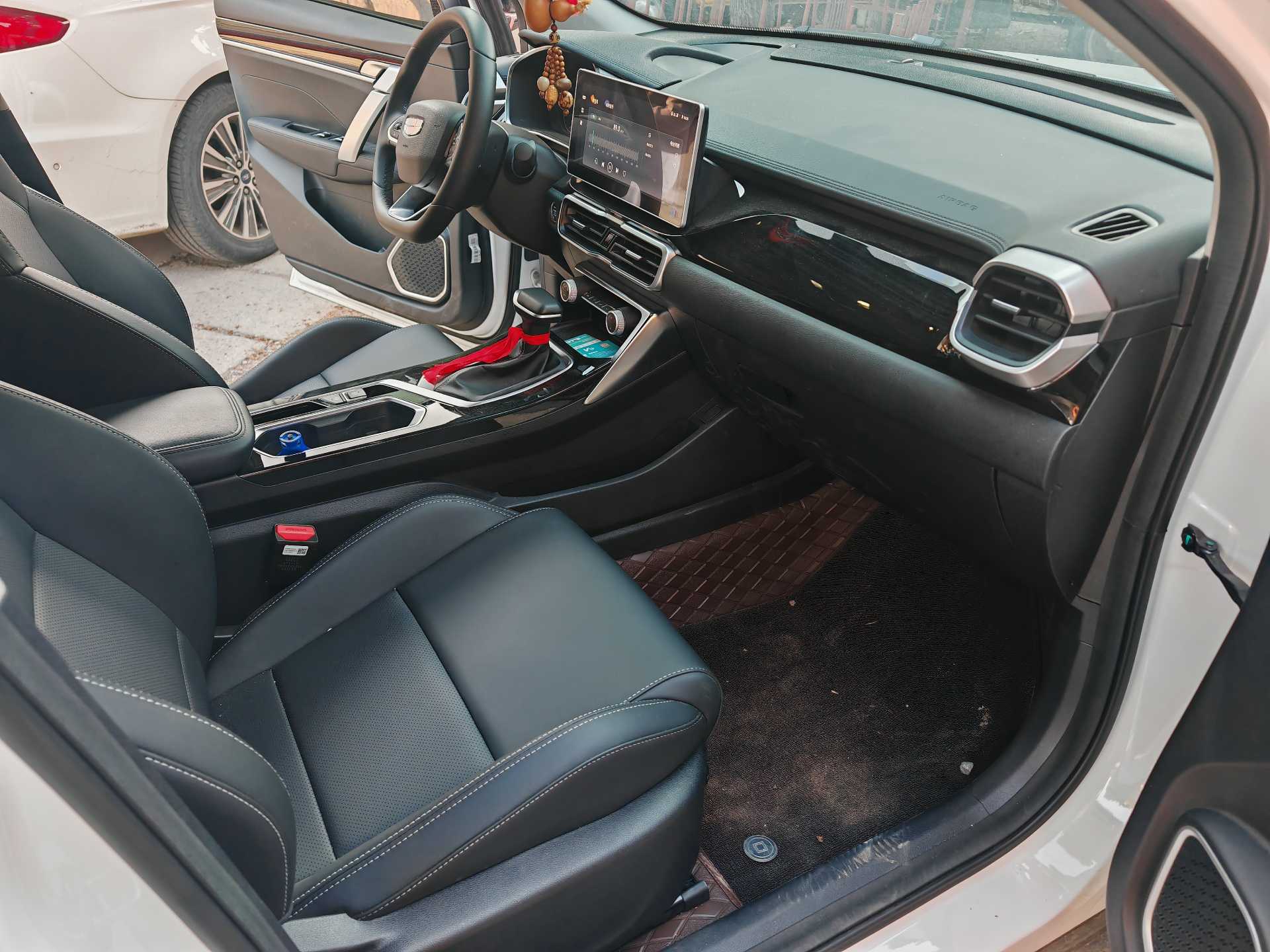 GEELY Coolray 2026 car image #4