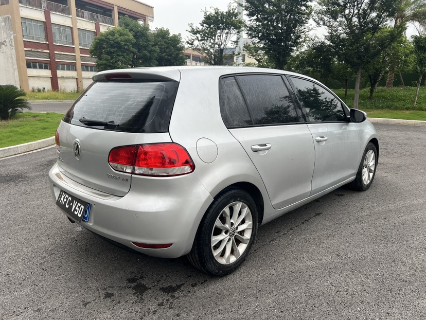 Volkswagen Golf 2011 car image #7