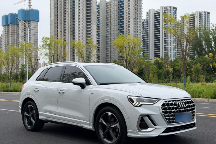 Audi Q3 2024 car image #3