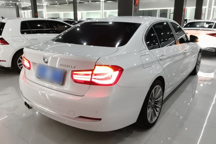 BMW 3 Series 2019 car image #7