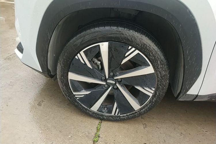 GEELY Boyue L 2024 car image #9