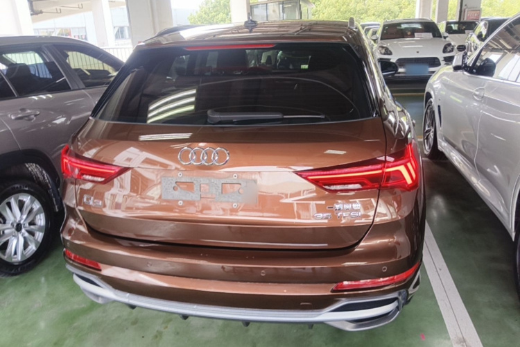 Audi Q3 2019 car image #4