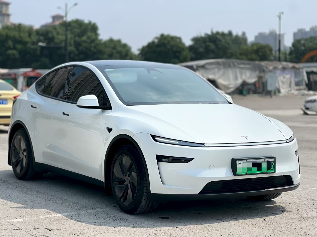Tesla Model Y 2025 #2 Tesla Model Y 2025 car image #2