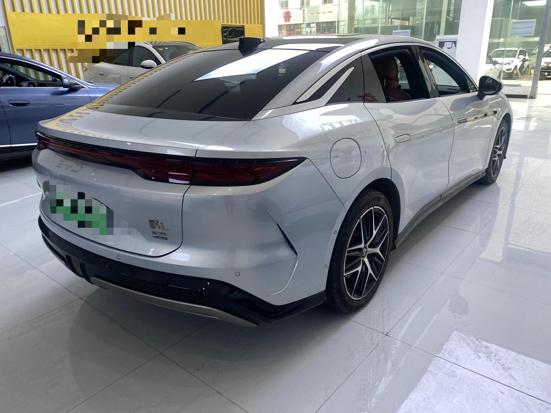 BYD HanL 2025 صورة سيارة #2