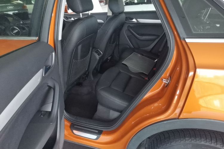 Audi Q3 2016 car image #19