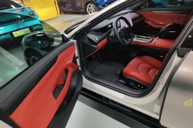 MI SU7 2024 immagine di auto #16
