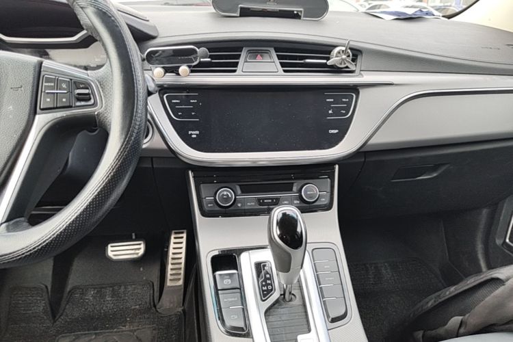 GEELY Emgrand GS 2018 car image #13