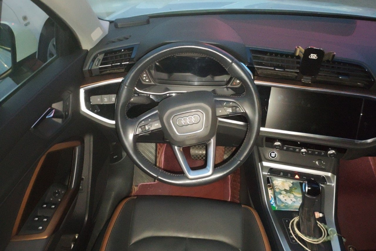 Audi Q3 2022 car image #11