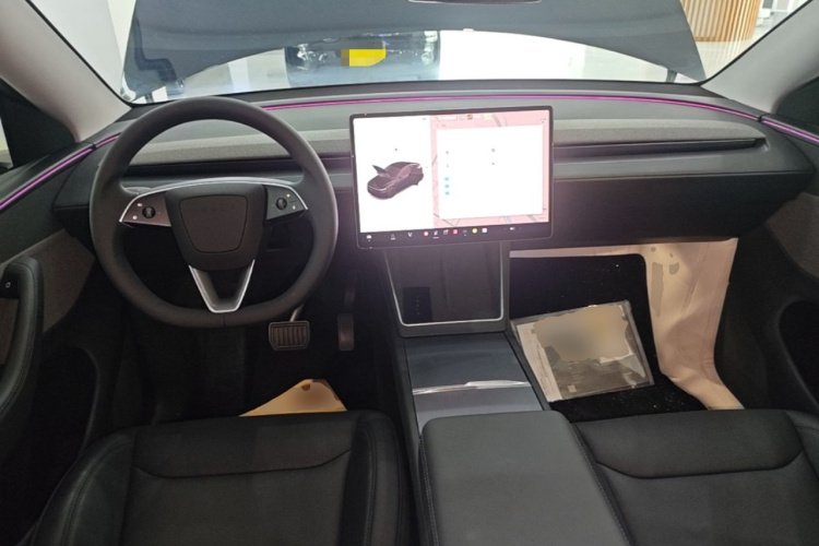 Tesla Model Y 2025 #10 Tesla Model Y 2025 car image #10