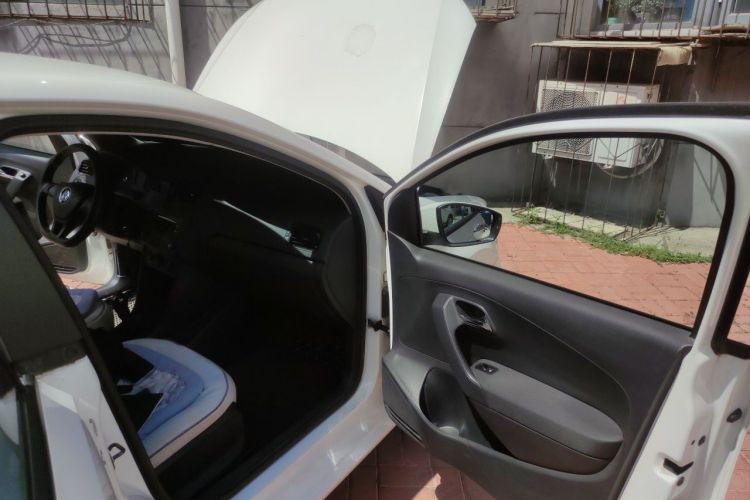 Volkswagen Polo 2017 car image #23