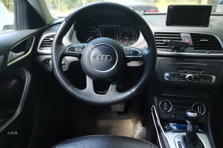 Audi Q3 2018 car image #12