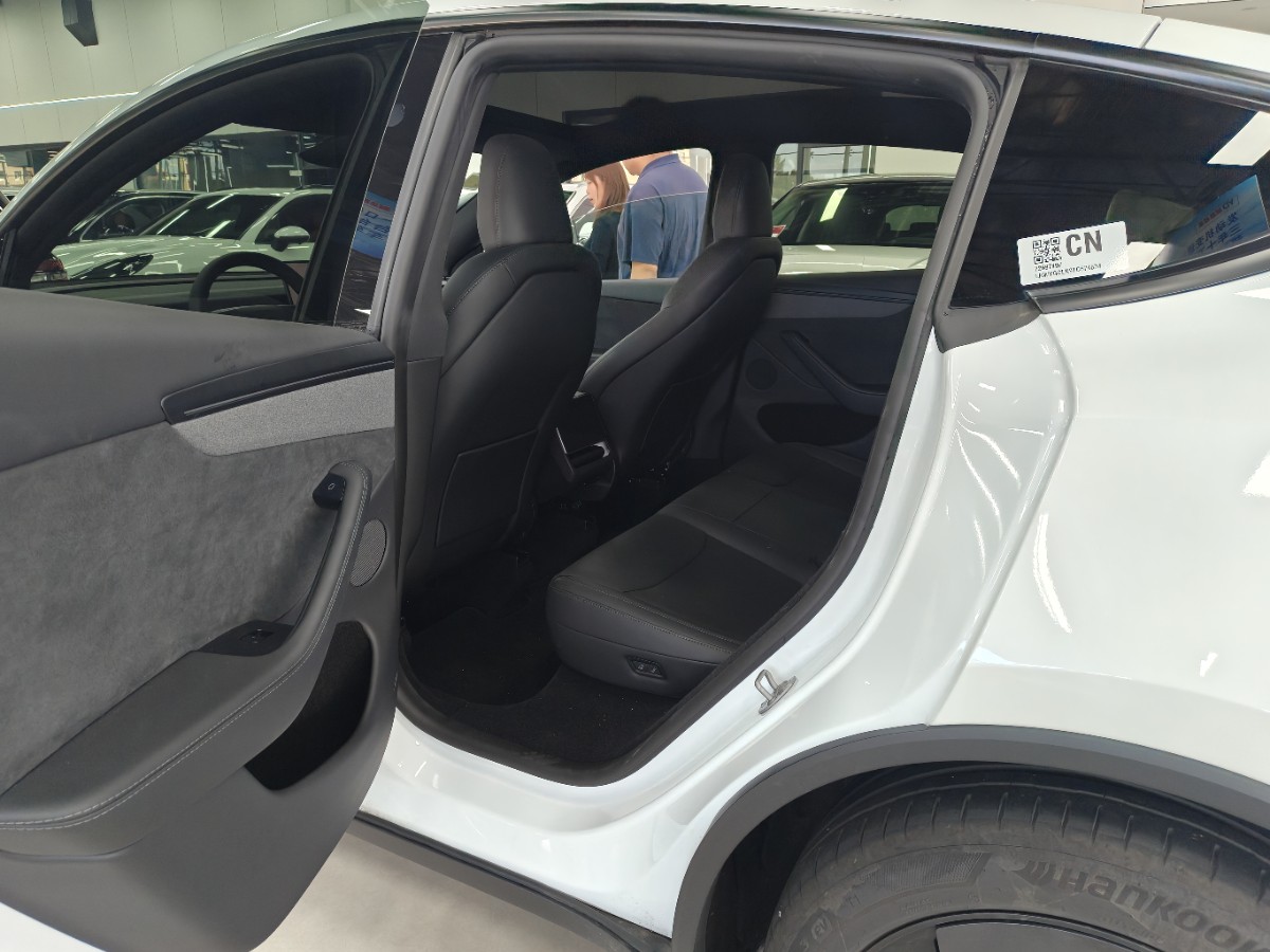 Tesla Model Y 2026 #5 Tesla Model Y 2026 car image #5