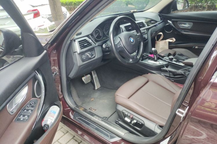 BMW 3 Series 2018 car image #9