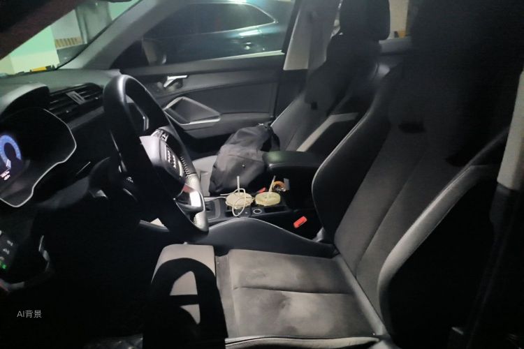 Audi Q3 2020 car image #17