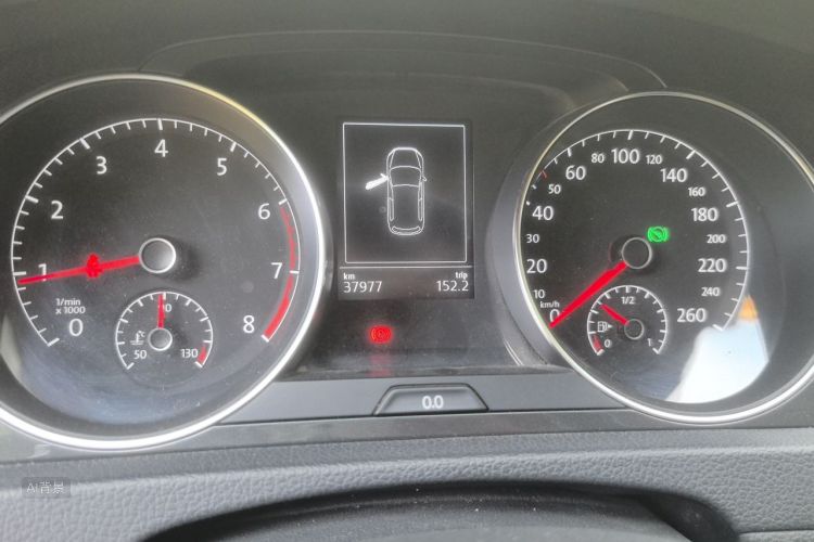 Volkswagen Golf 2019 car image #13