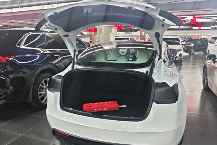 Tesla Model 3 2026 car image #21