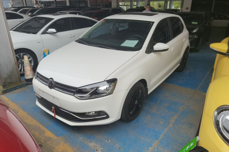 Volkswagen Polo 2019 car image #2