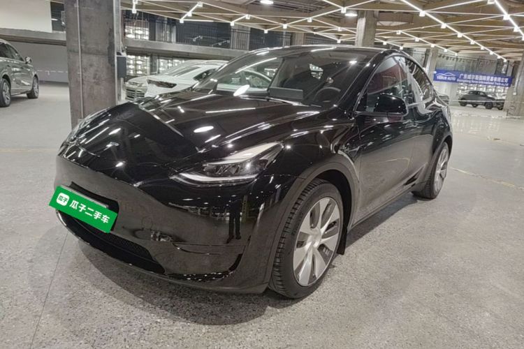 Tesla Model Y 2023 immagine di auto #2