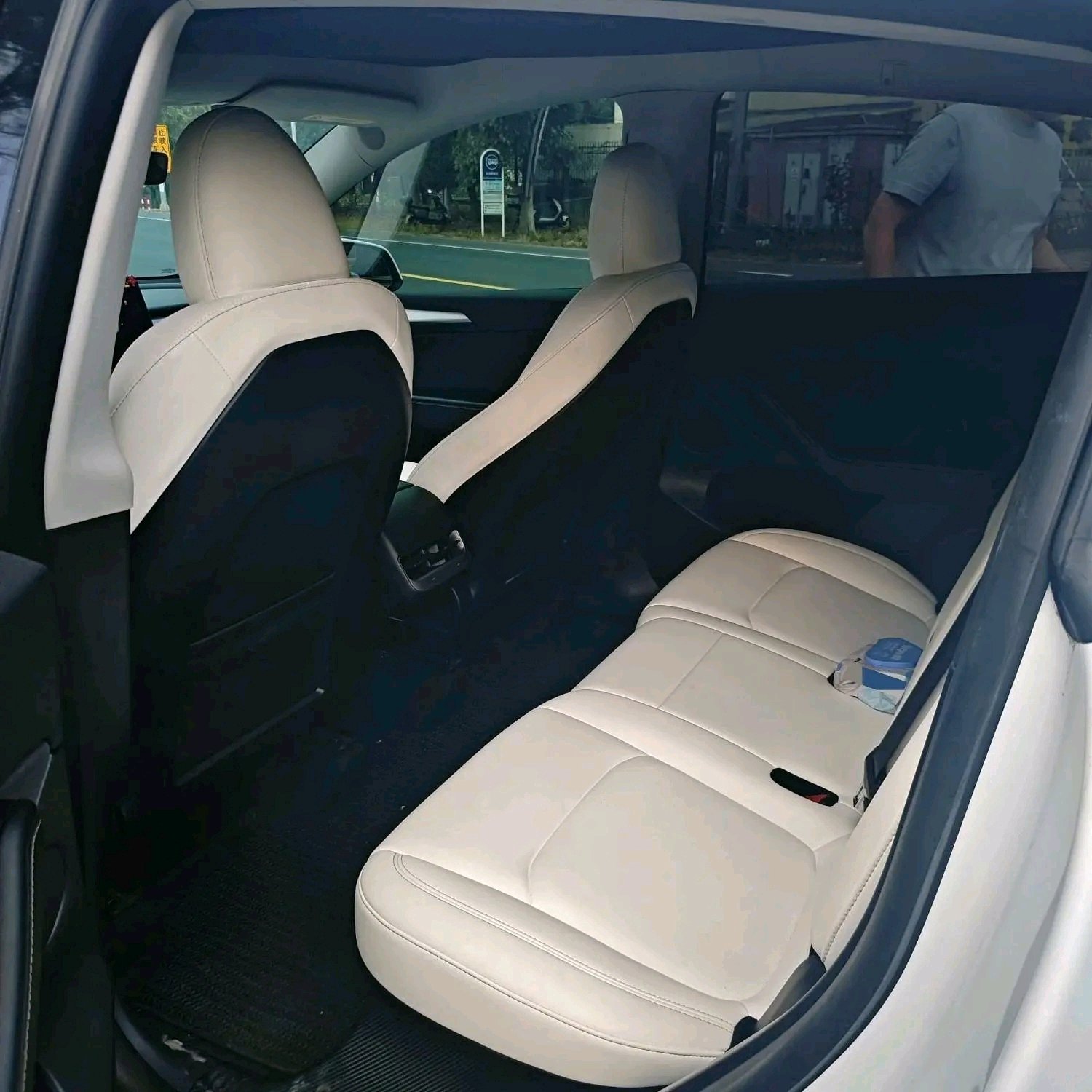 Tesla Model Y 2023 #6 Tesla Model Y 2023 car image #6